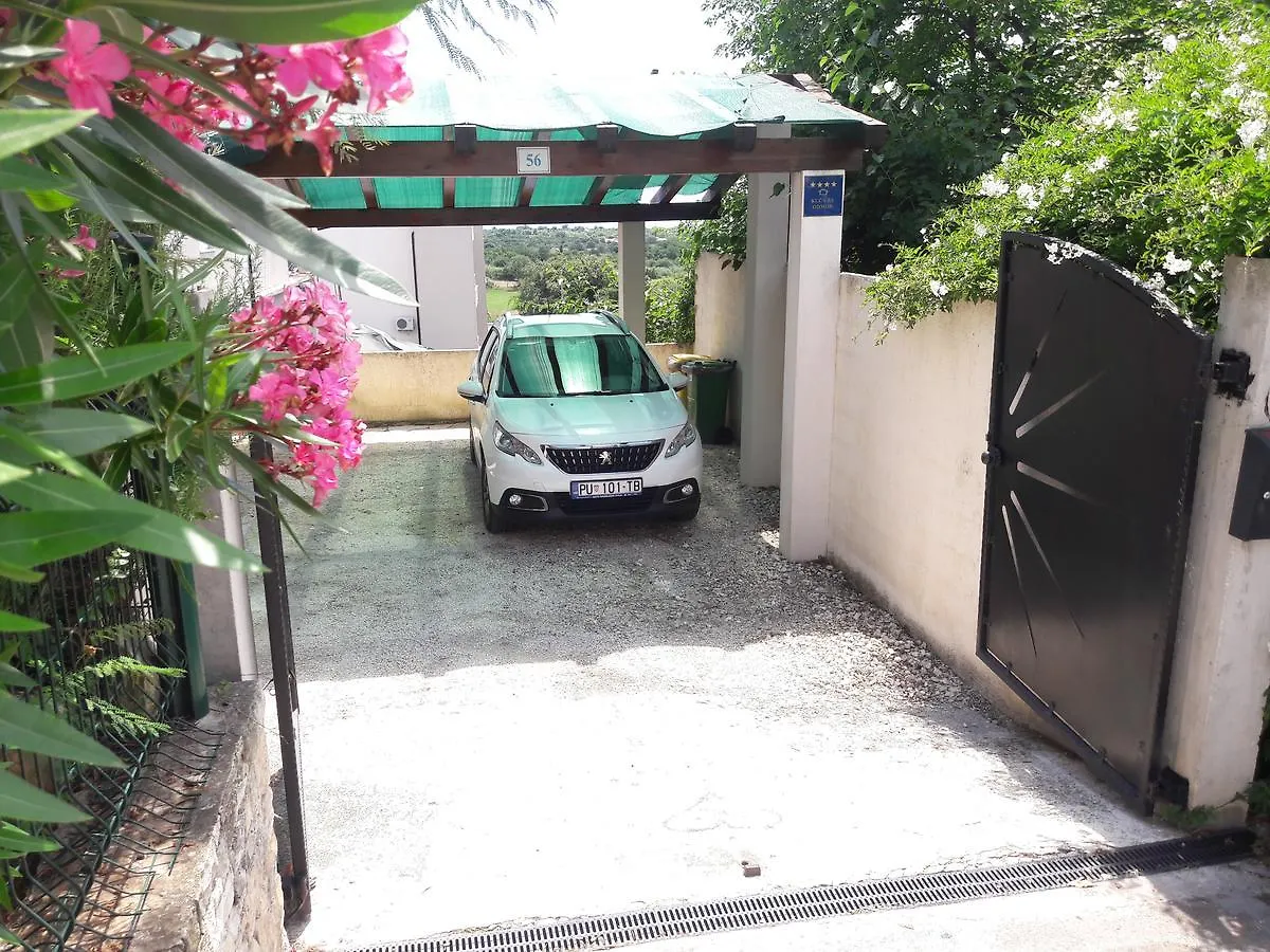 Vacation Home Licinius Ližnjan Appartamento