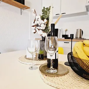 Melani Apartment Vir