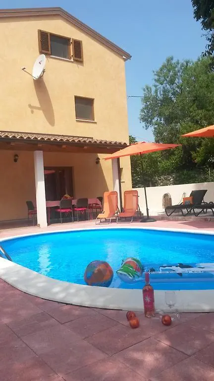 Apartment Vacation Home Licinius Liznjan